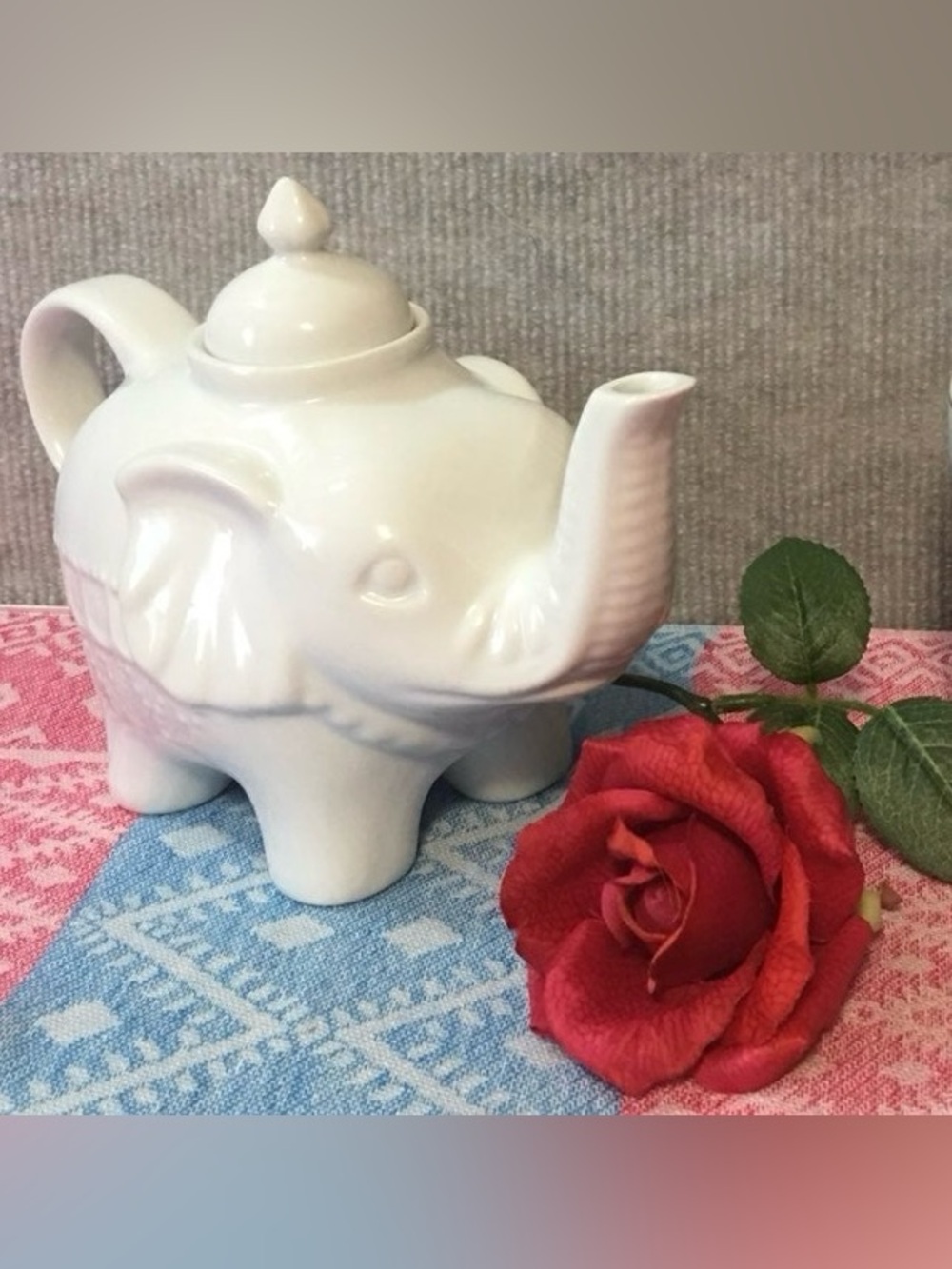 Dash of That White Ceramic Elephant Teapot 28 oz